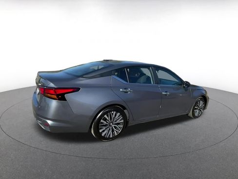 Used 2025 Nissan Altima 2.5 SV image 14