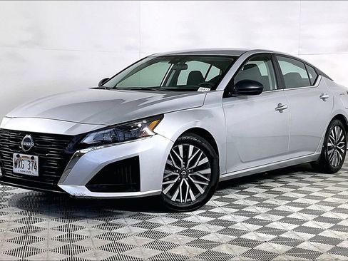 Used 2024 Nissan Altima 2.5 SV FWD image 1