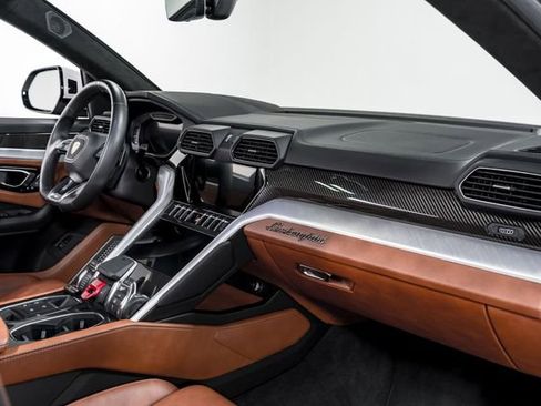 Used 2022 Lamborghini Urus image 37