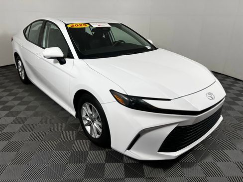 Certified 2025 Toyota Camry LE image 3