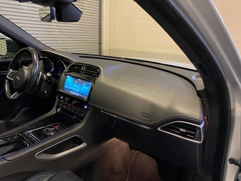 Used 2019 Jaguar F-PACE S image 35