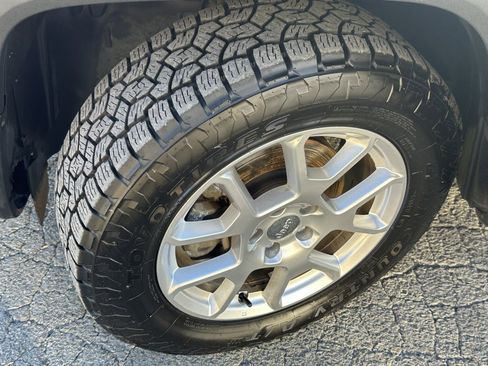 Used 2020 Jeep Renegade Sport w/ Sport Appearance Group image 33