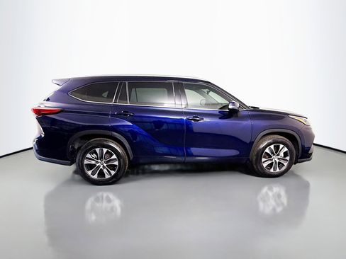 Used 2020 Toyota Highlander XLE image 11