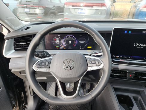 New 2026 Volkswagen Tiguan SE image 16