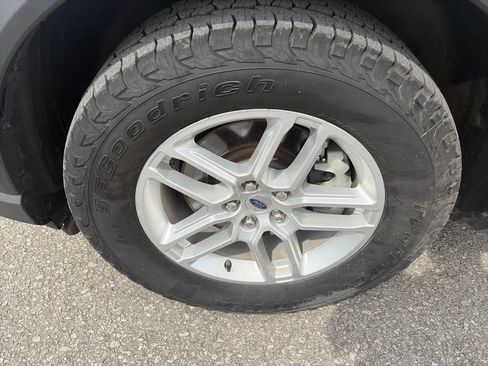 Used 2025 Ford Explorer Active AWD/4WD image 10