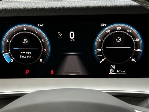 Certified 2025 Volkswagen Tiguan SE image 13