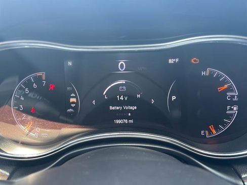 Used 2014 Jeep Grand Cherokee Limited w/ Luxury Group II image 21