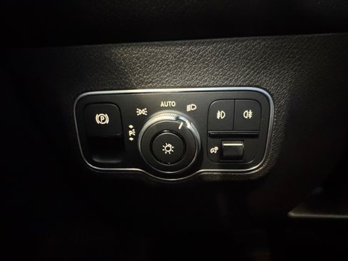 Certified 2023 Mercedes-Benz GLB 250 4MATIC image 18