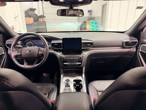 Used 2020 Ford Explorer XLT w/ Equipment Group 202A image 19
