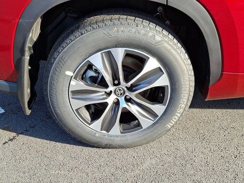 New 2026 Toyota Highlander XLE image 7