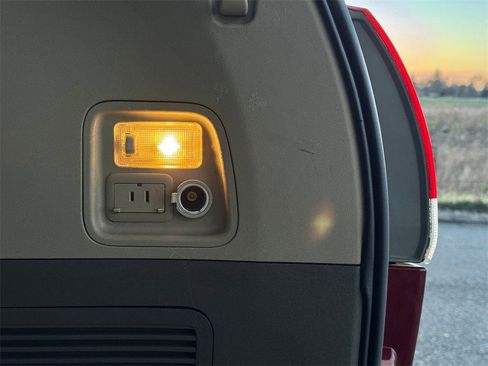 Used 2014 Toyota Sienna XLE image 30