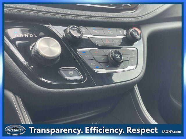 Used 2025 Chrysler Pacifica Limited FWD image 30
