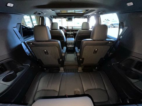 Used 2025 Honda Pilot TrailSport image 26