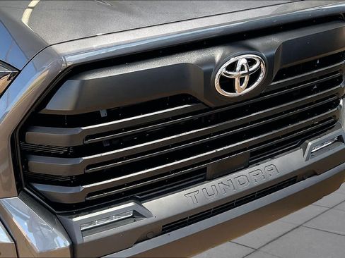 Used 2025 Toyota Tundra SR5 w/ SR5 Convenience Package AWD/4WD image 29