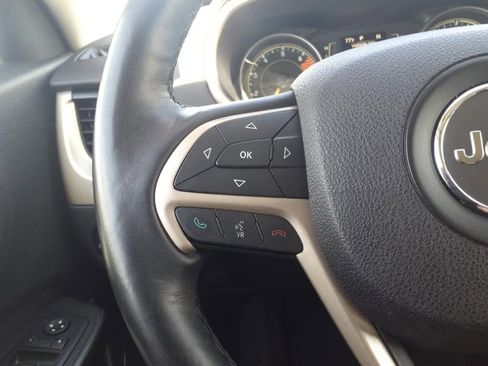 Used 2017 Jeep Cherokee Latitude w/ Safety/Convenience Group image 23