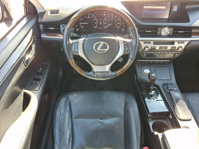 Used 2015 Lexus ES 350 w/ Luxury Package FWD image 3
