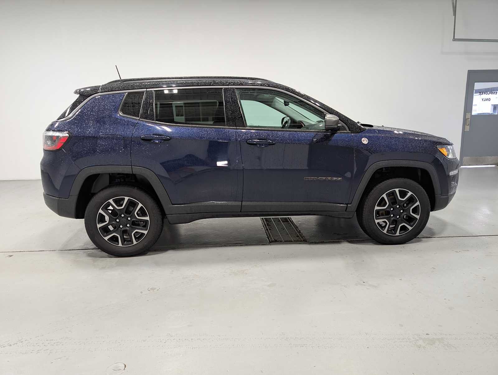 Used 2019 Jeep Compass Trailhawk w/ Cold Weather Group AWD/4WD image 7