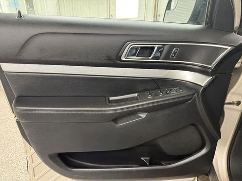 Used 2017 Ford Explorer XLT w/ Equipment Group 202A image 23