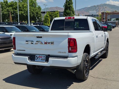 Used 2025 RAM 2500 Laramie AWD/4WD image 3