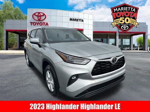 Used 2023 Toyota Highlander LE image 1
