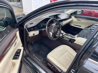 Used 2016 Lexus ES 350 w/ Navigation System Package