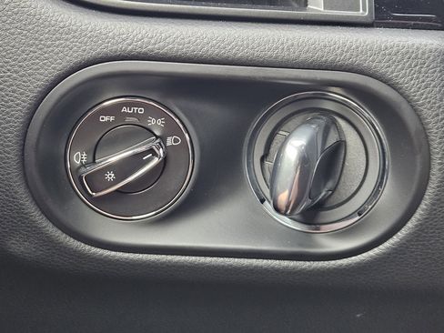 Certified 2025 Porsche Macan image 21