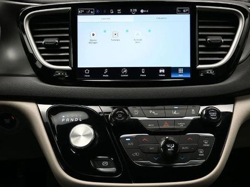 Used 2024 Chrysler Pacifica Touring-L FWD image 35