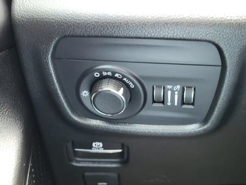 Used 2024 Jeep Grand Cherokee Altitude AWD/4WD image 13