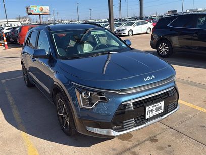 Used 2025 Kia Niro SX