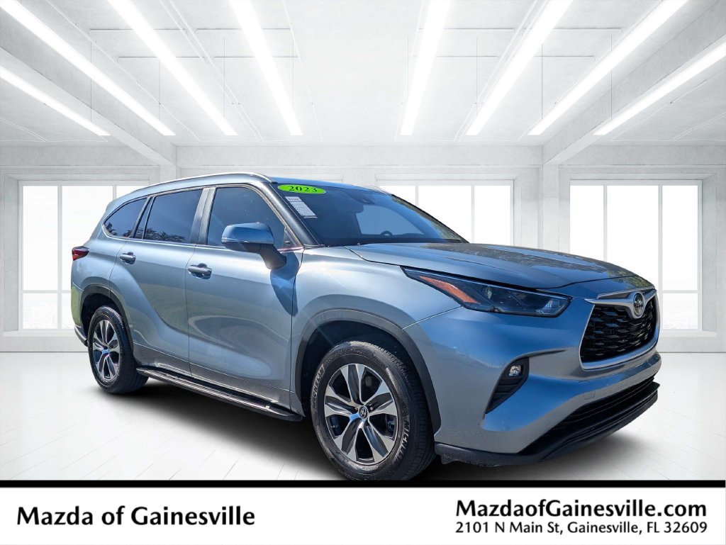 Used 2023 Toyota Highlander XLE FWD image 1