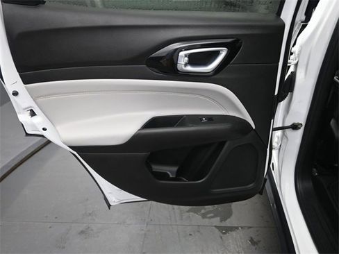 Used 2024 Jeep Compass Limited image 14