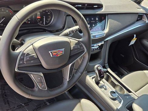 New 2026 Cadillac XT5 Luxury image 15