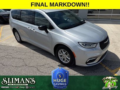 Used 2024 Chrysler Pacifica Touring-L