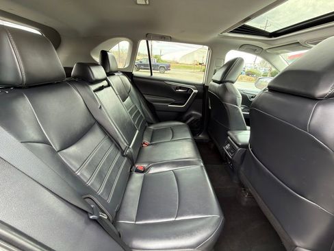 Used 2019 Toyota RAV4 XLE Premium w/ Cold Weather Package AWD/4WD image 27