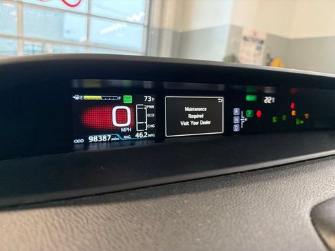 Used 2017 Toyota Prius Three FWD image 9