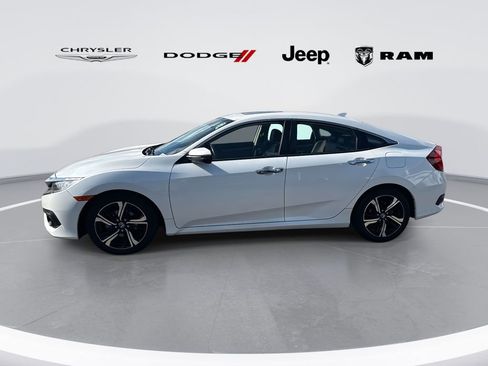 Used 2018 Honda Civic Touring image 4
