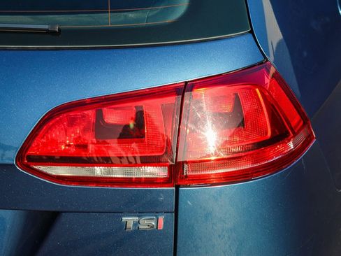 Used 2015 Volkswagen Golf S image 12