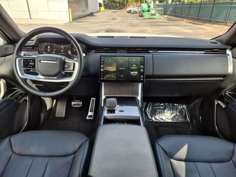 Certified 2024 Land Rover Range Rover SE AWD/4WD image 16