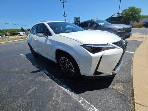 Used 2024 Lexus UX 250h AWD w/ Premium Package image 7