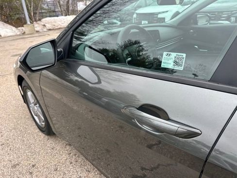 Certified 2024 Hyundai Elantra SE FWD image 12
