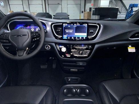 New 2026 Chrysler Pacifica Select w/ S Appearance Package image 14