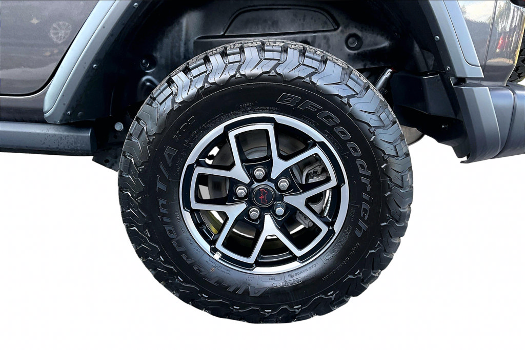 Used 2025 Jeep Wrangler Unlimited Rubicon w/ Convenience Group AWD/4WD image 30