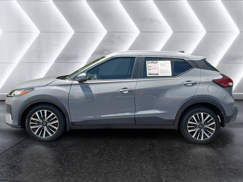 Used 2023 Nissan Kicks SV FWD image 2