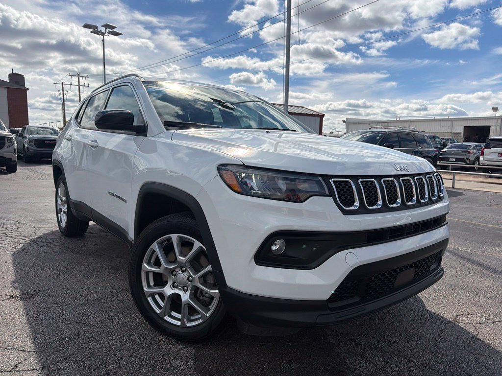 Used 2023 Jeep Compass Latitude AWD/4WD image 2