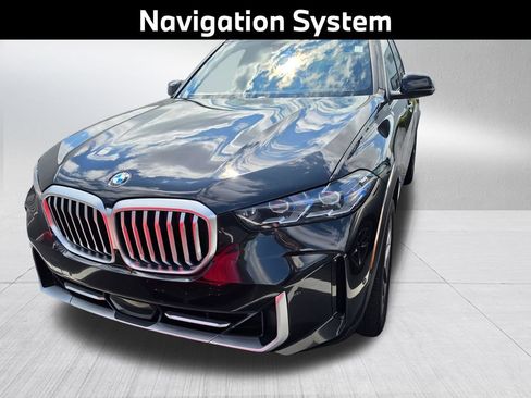 Used 2024 BMW X5 xDrive40i w/ Premium Package AWD/4WD image 3