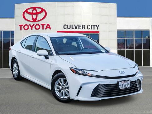 Used 2025 Toyota Camry LE image 1