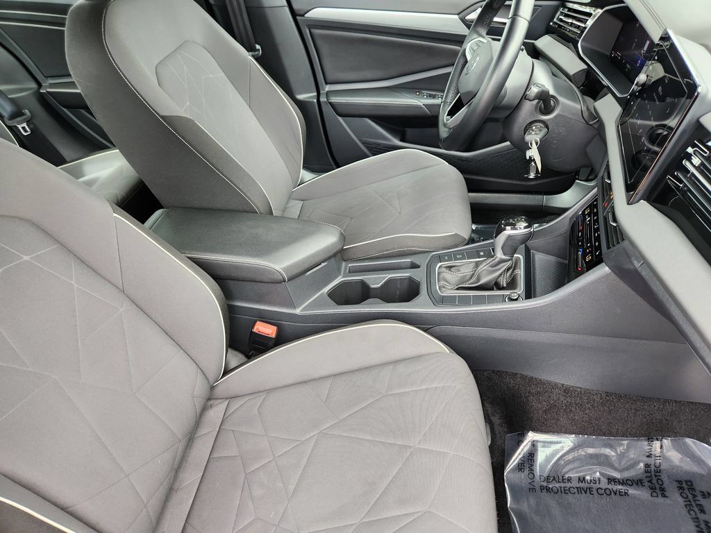 Used 2025 Volkswagen Jetta Sport FWD image 5
