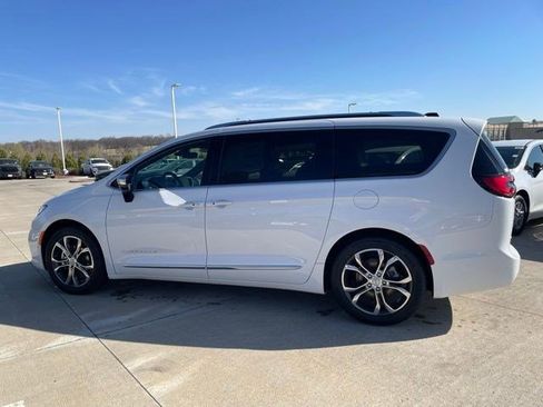 New 2026 Chrysler Pacifica Pinnacle FWD image 2
