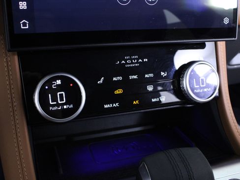 Used 2025 Jaguar F-PACE R-Dynamic S image 29