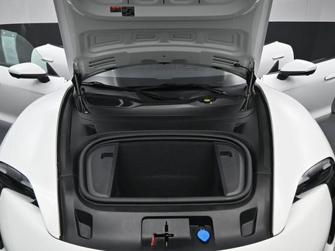 Used 2021 Porsche Taycan RWD image 5